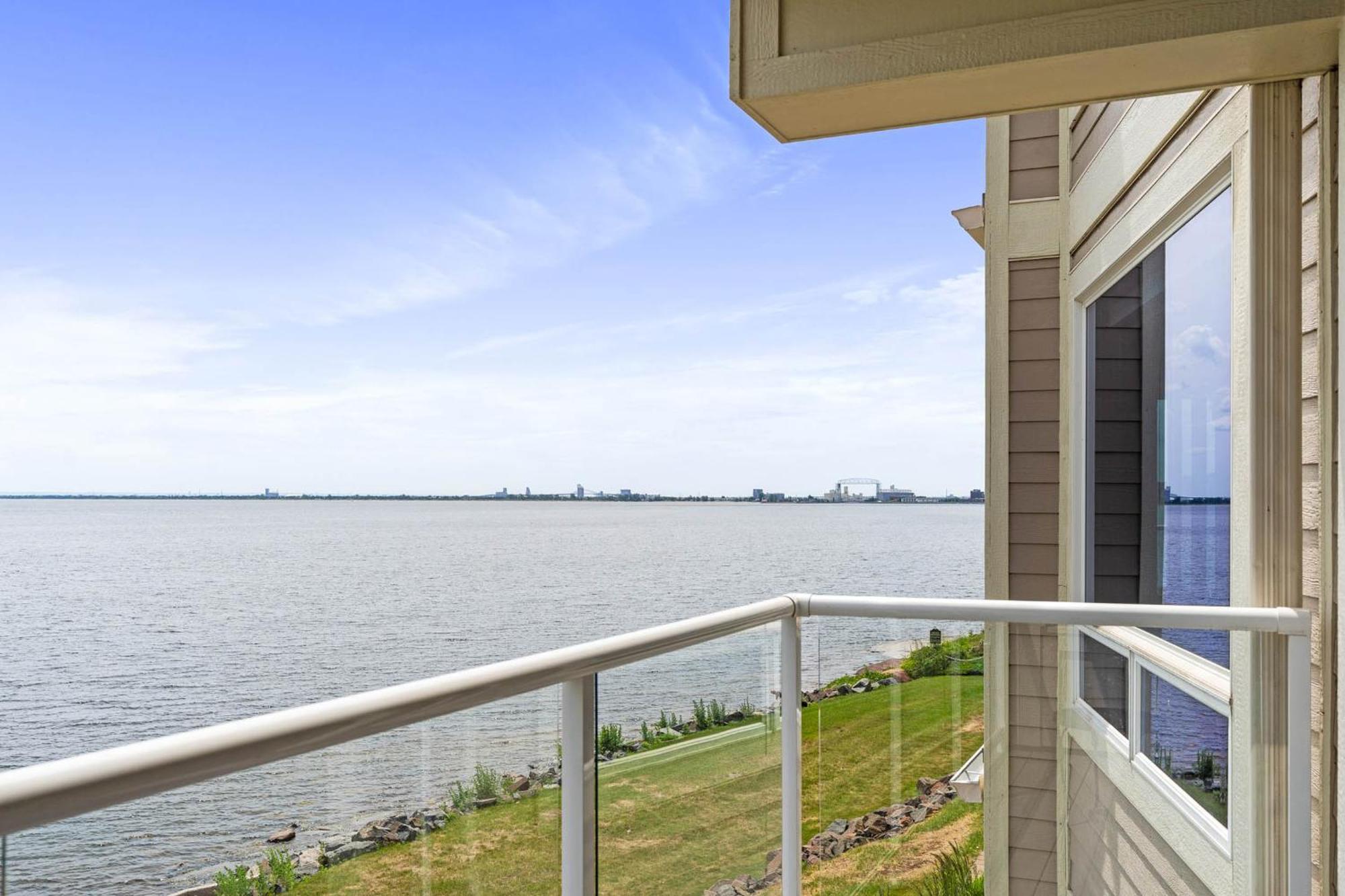 Beacon Pointe On Lake Superior Duluth Exterior photo